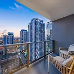 Stylish 2Bd In Downtown With Stunning Skyline View