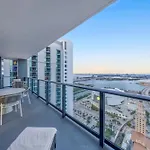 Stylish 2Bd In Downtown With Stunning Skyline View