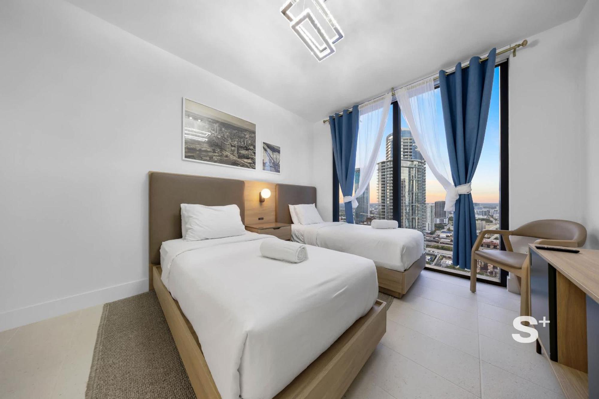 Stylish 2bd In Downtown With Stunning Skyline View