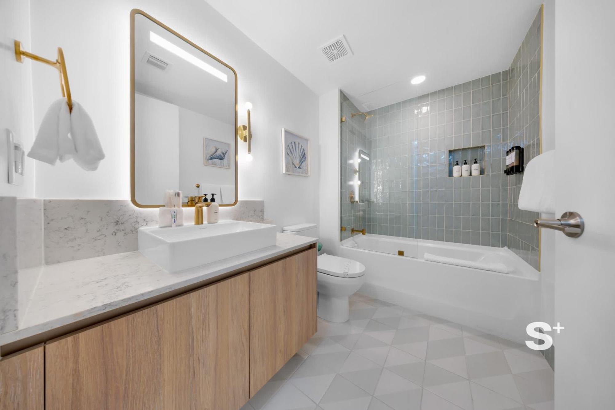 Stylish 2bd In Downtown With Stunning Skyline View
