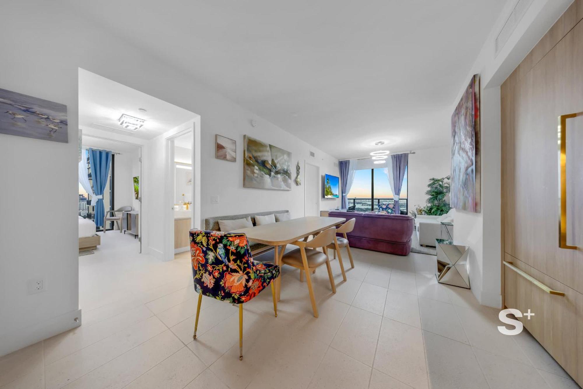 Stylish 2bd In Downtown With Stunning Skyline View Apartment *