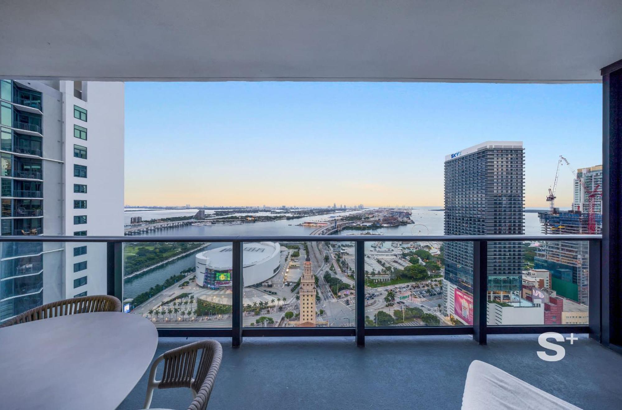 Apartment Stylish 2bd In Downtown With Stunning Skyline View