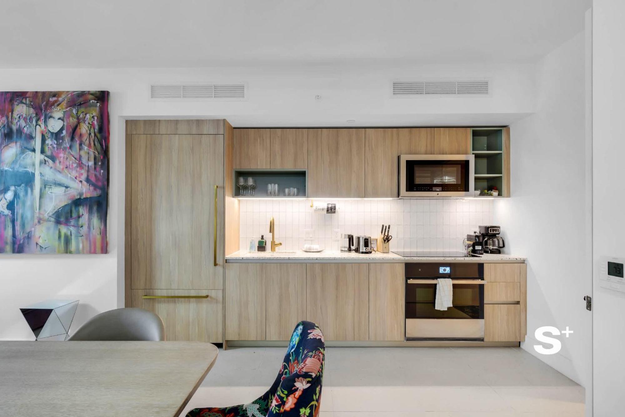 Stylish 2bd In Downtown With Stunning Skyline View Apartment *